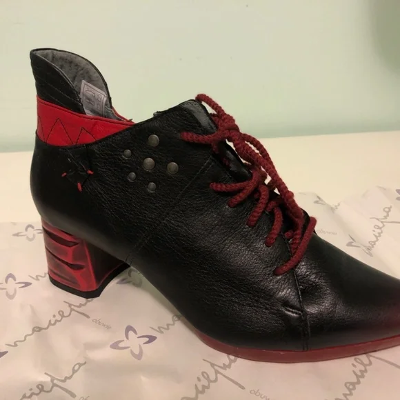 Boots - Picture 2 of 4